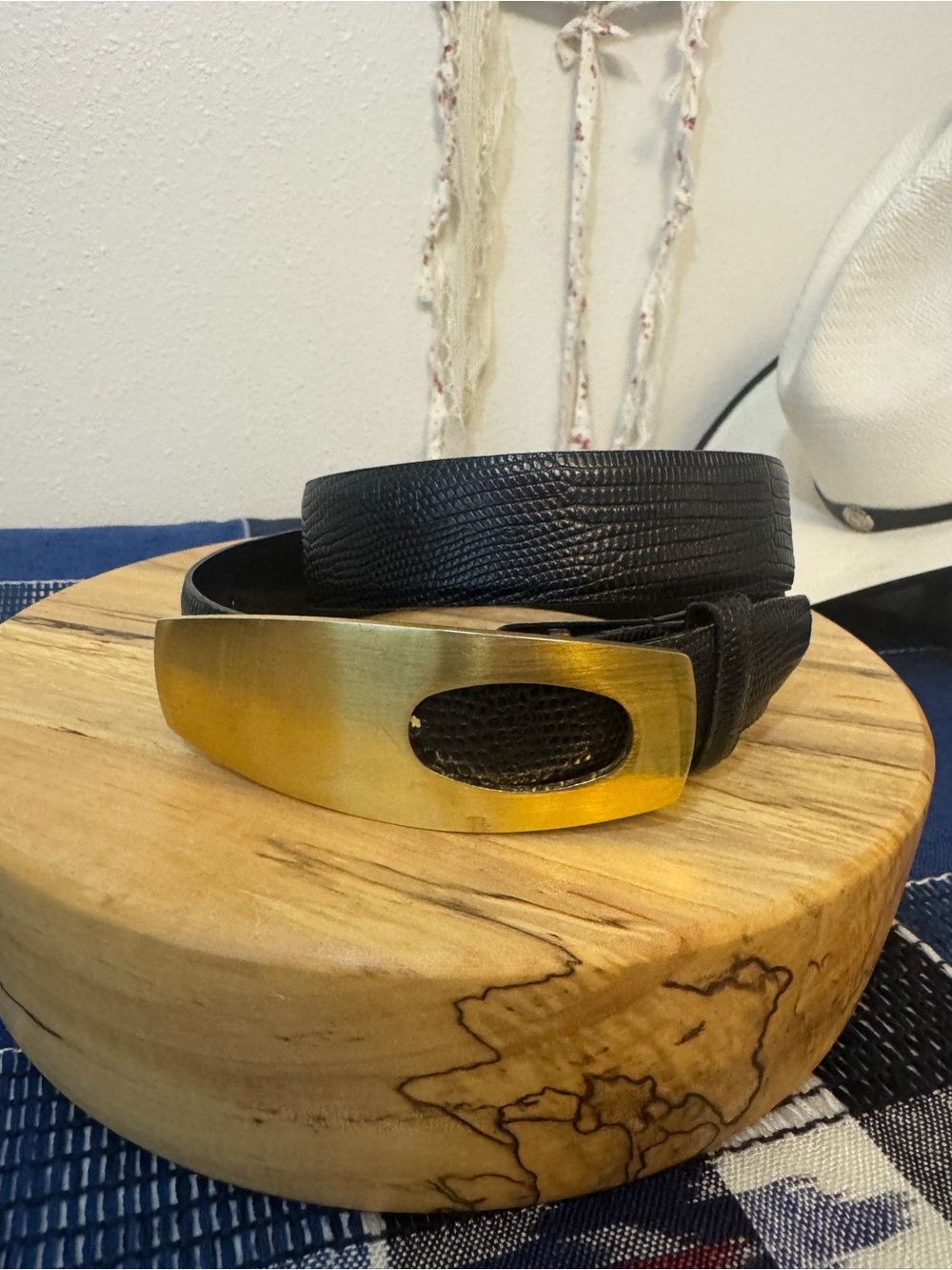 LUXURY Carlisle Black Textured Embossed Leather Gold Buckle Belt USA S